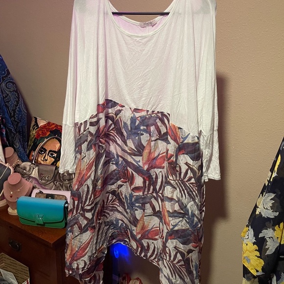 Obsession Oversized White and Floral Bohemian Top - Picture 1 of 2